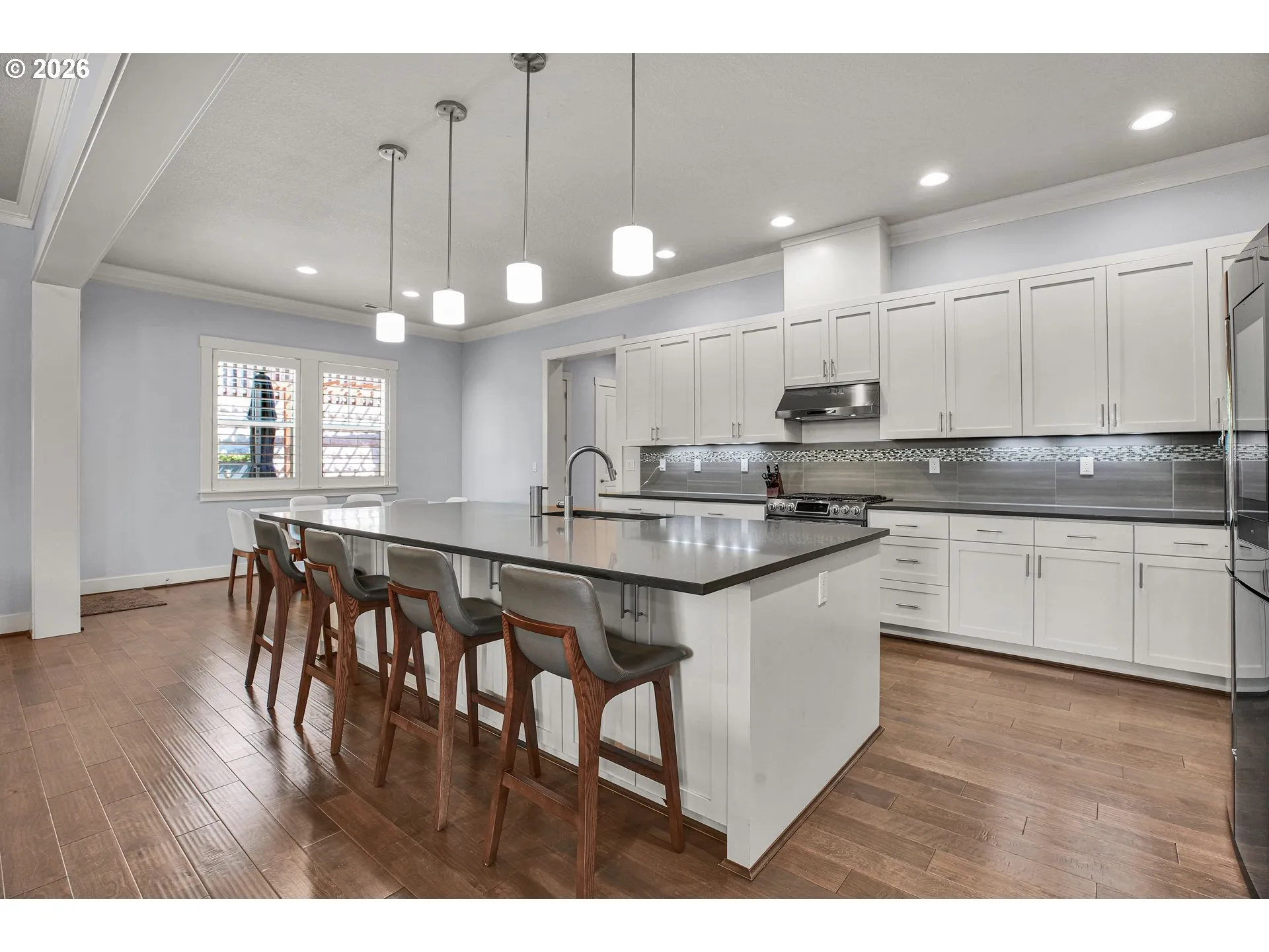 Kitchen-Breakfast Bar