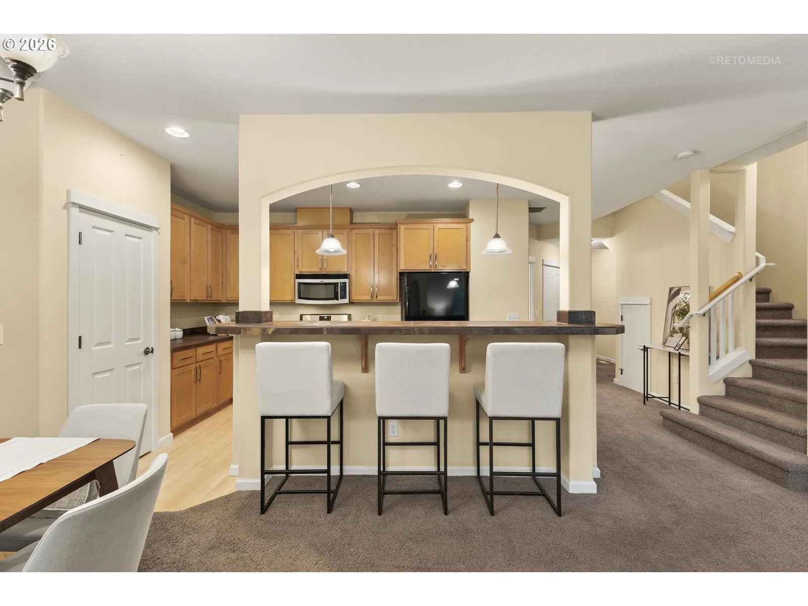 Kitchen-Breakfast Bar