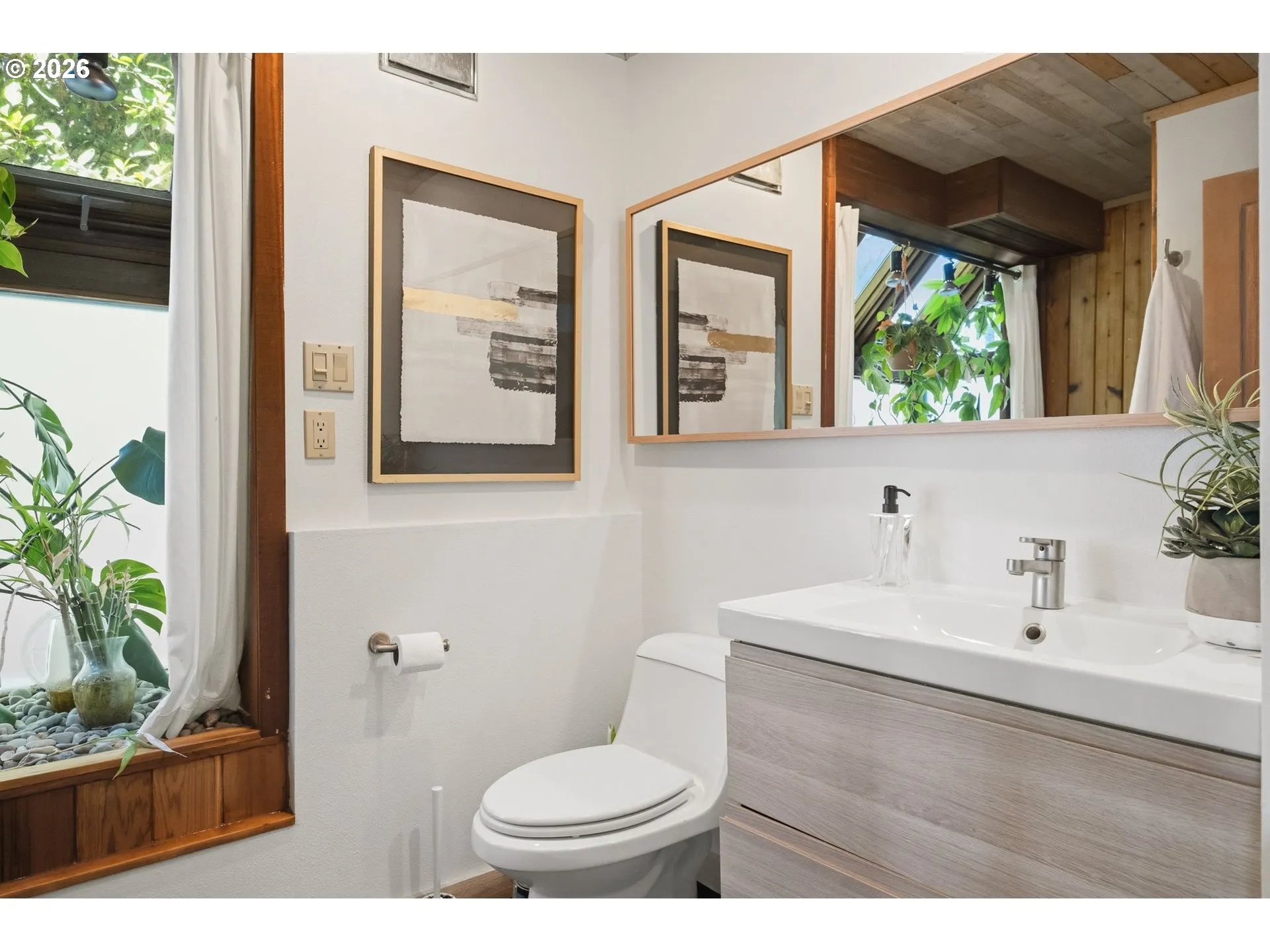 Primary Bedroom-Attached Bathroom