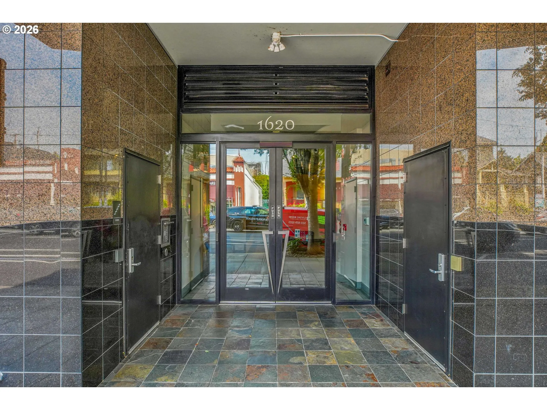 Entrance/Foyer