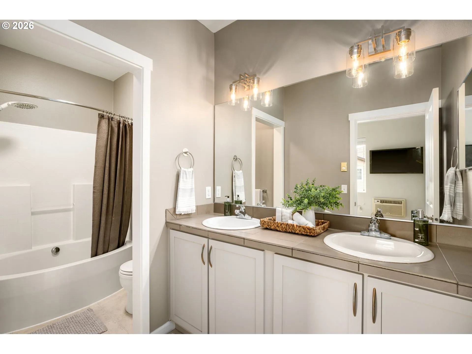 Bathroom, Attached