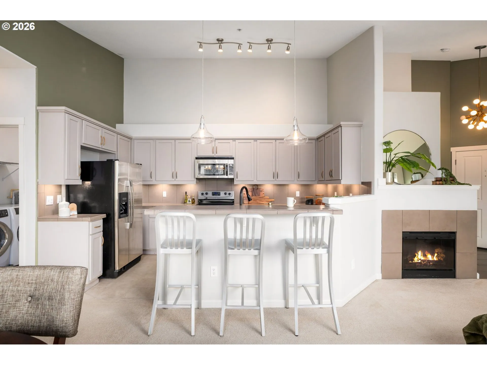 Kitchen-Breakfast Bar