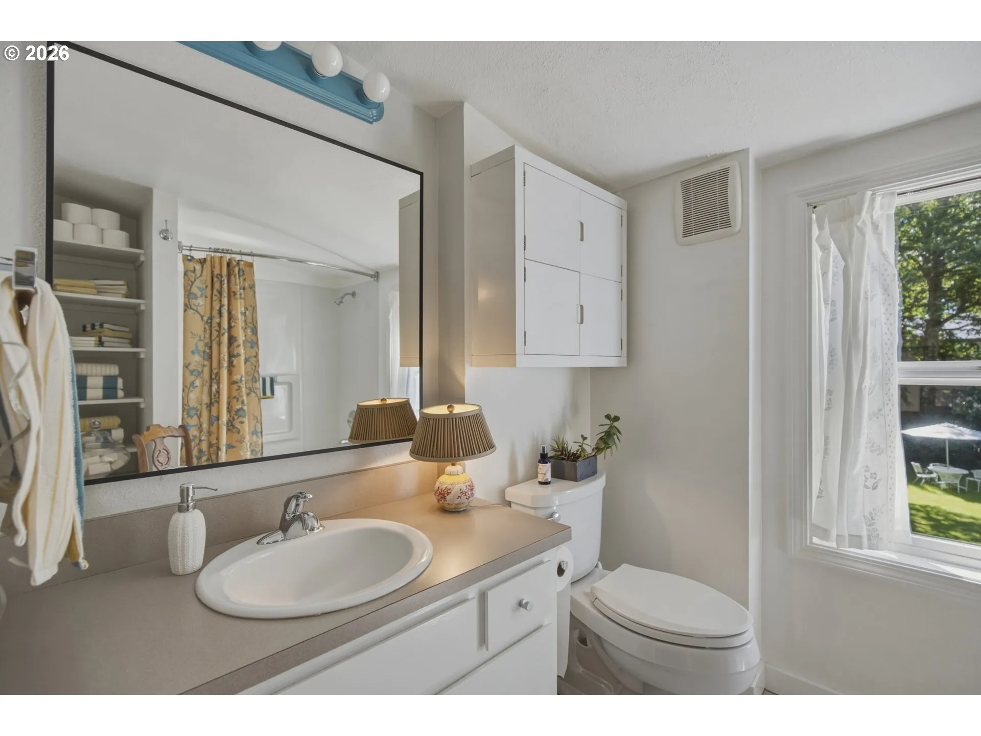 Bathroom-Upper
