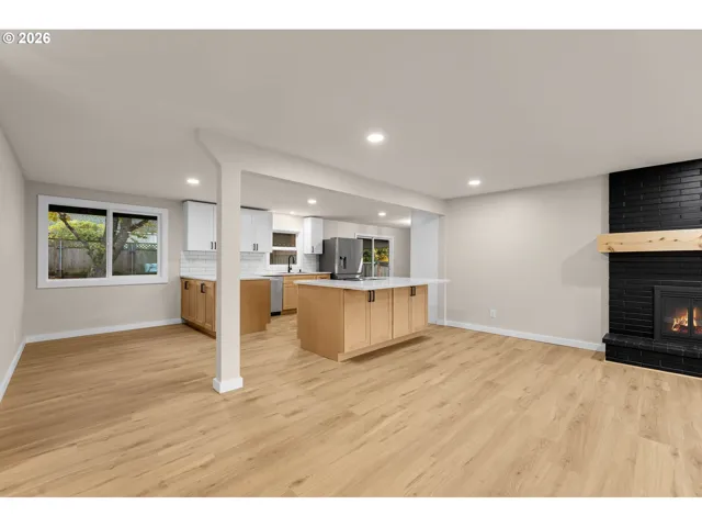 Living Room-Fireplace