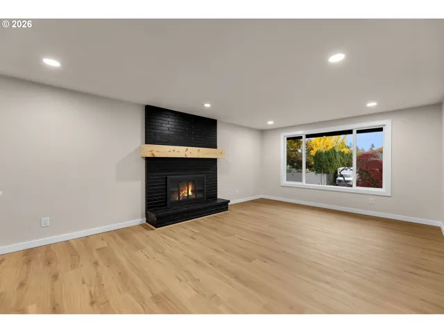 Living Room-Fireplace