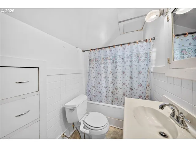 Bathroom-Upper