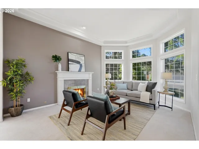 Living Room/Entrance