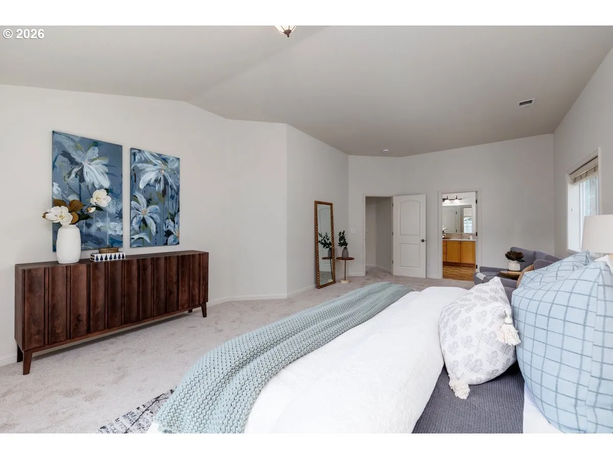 Primary Bedroom-Upper