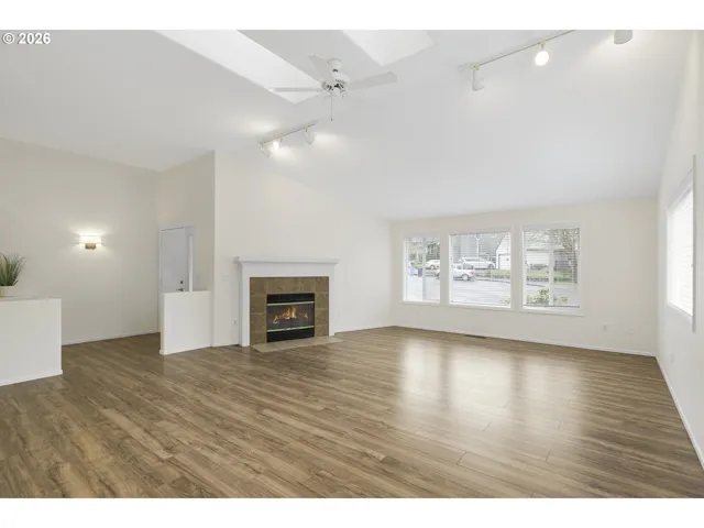 Living Room-Fireplace