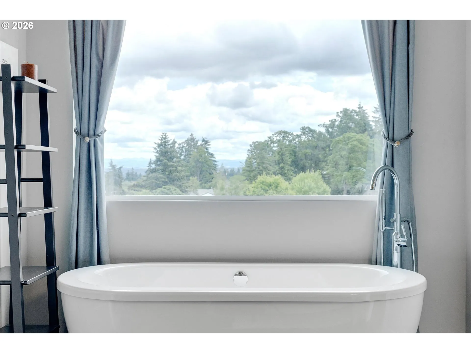 Bathroom, Attached-Garden Tub