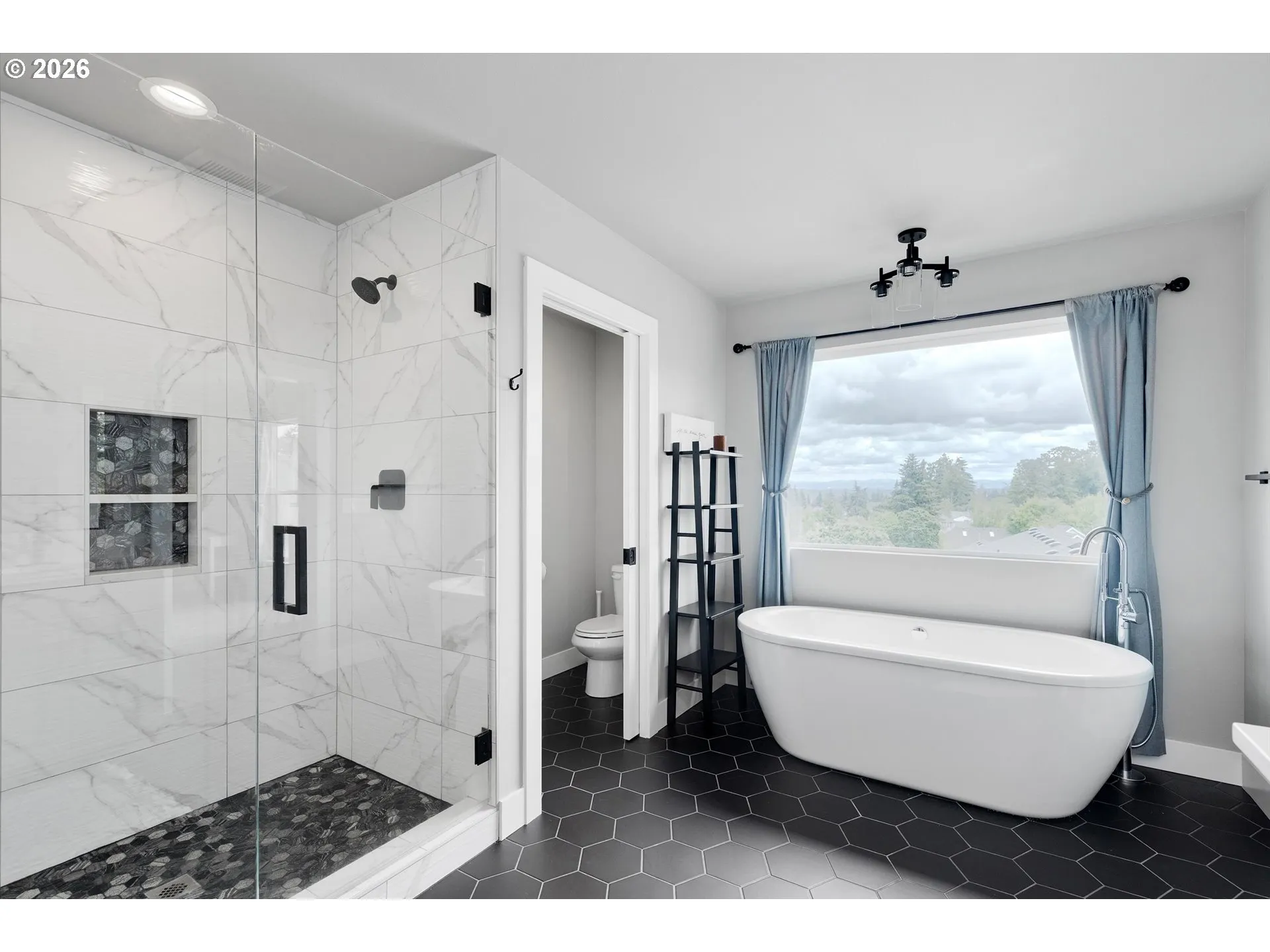 Bathroom, Attached-Garden Tub