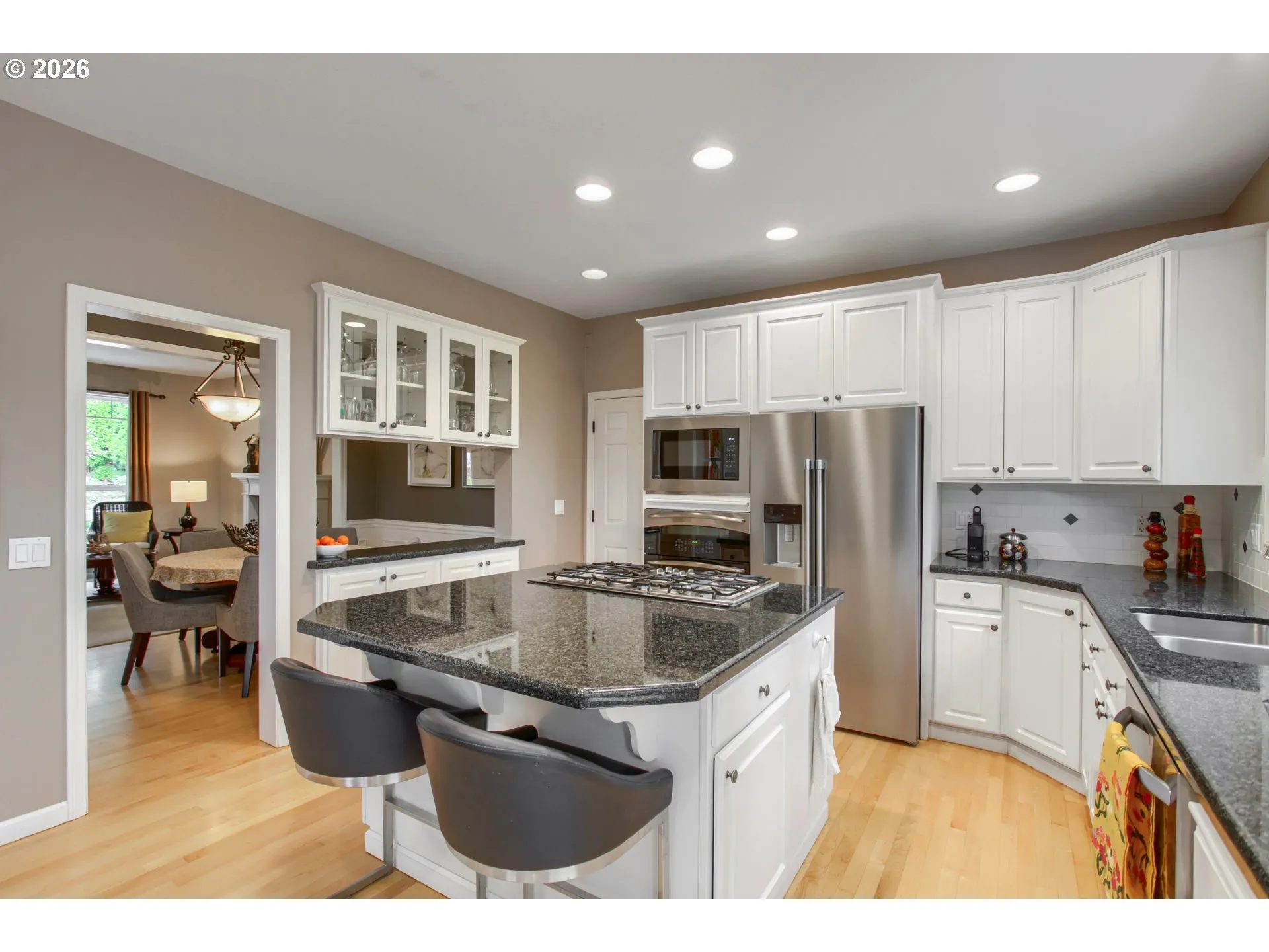 Kitchen-Breakfast Bar