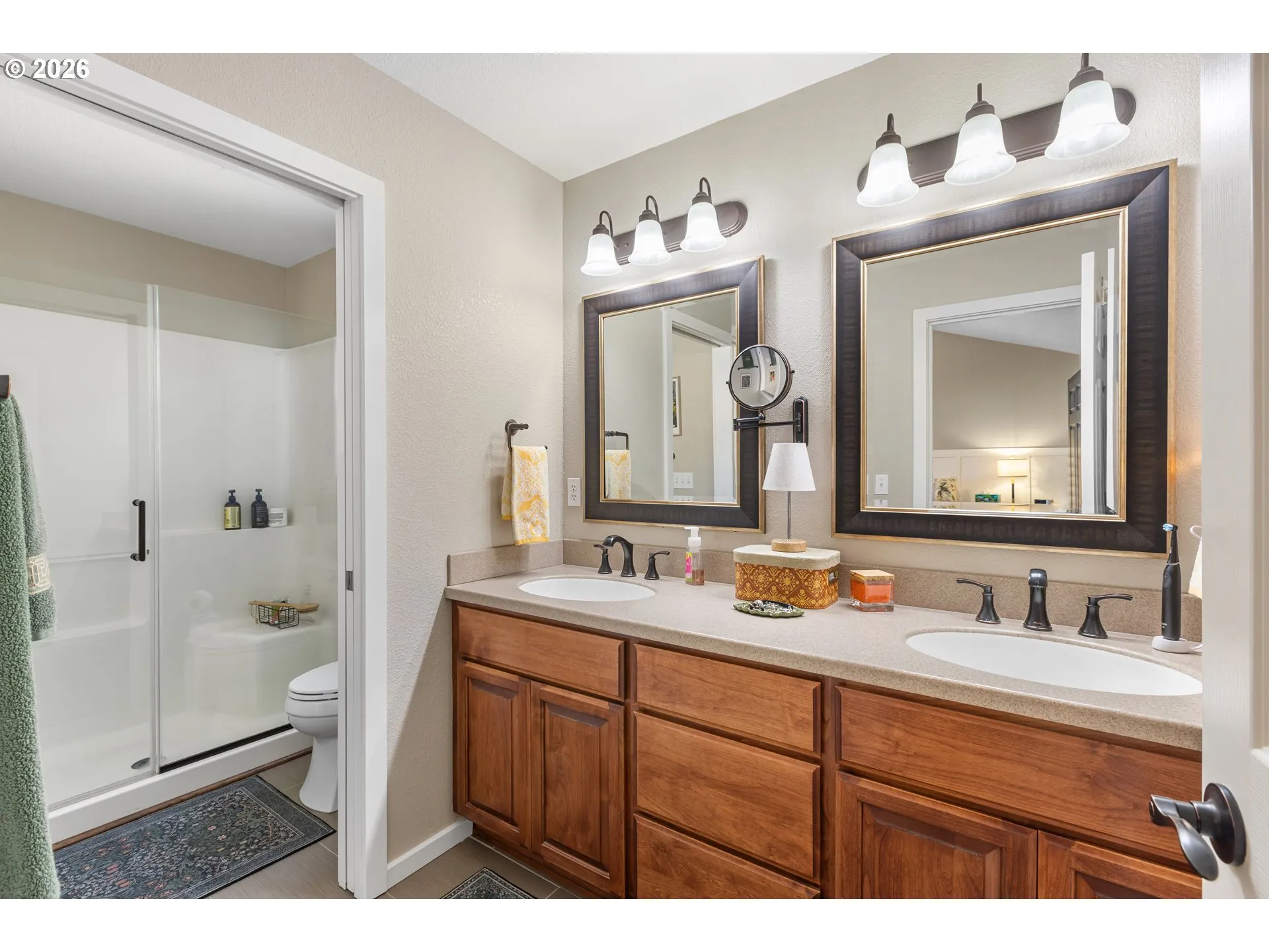 Bedroom-Full Bathroom
