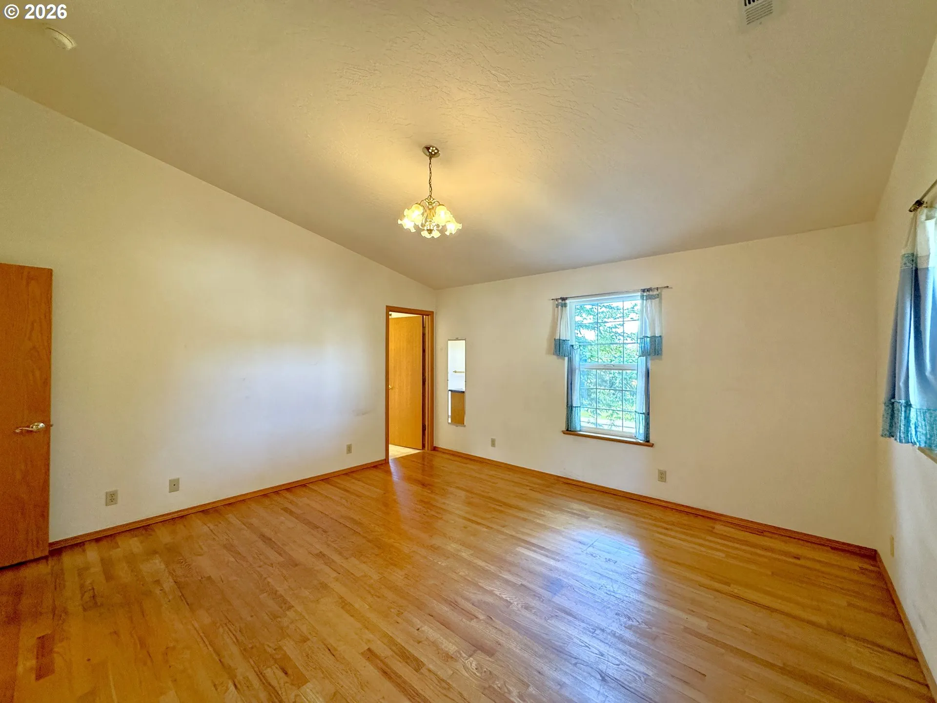 Bedroom, Primary