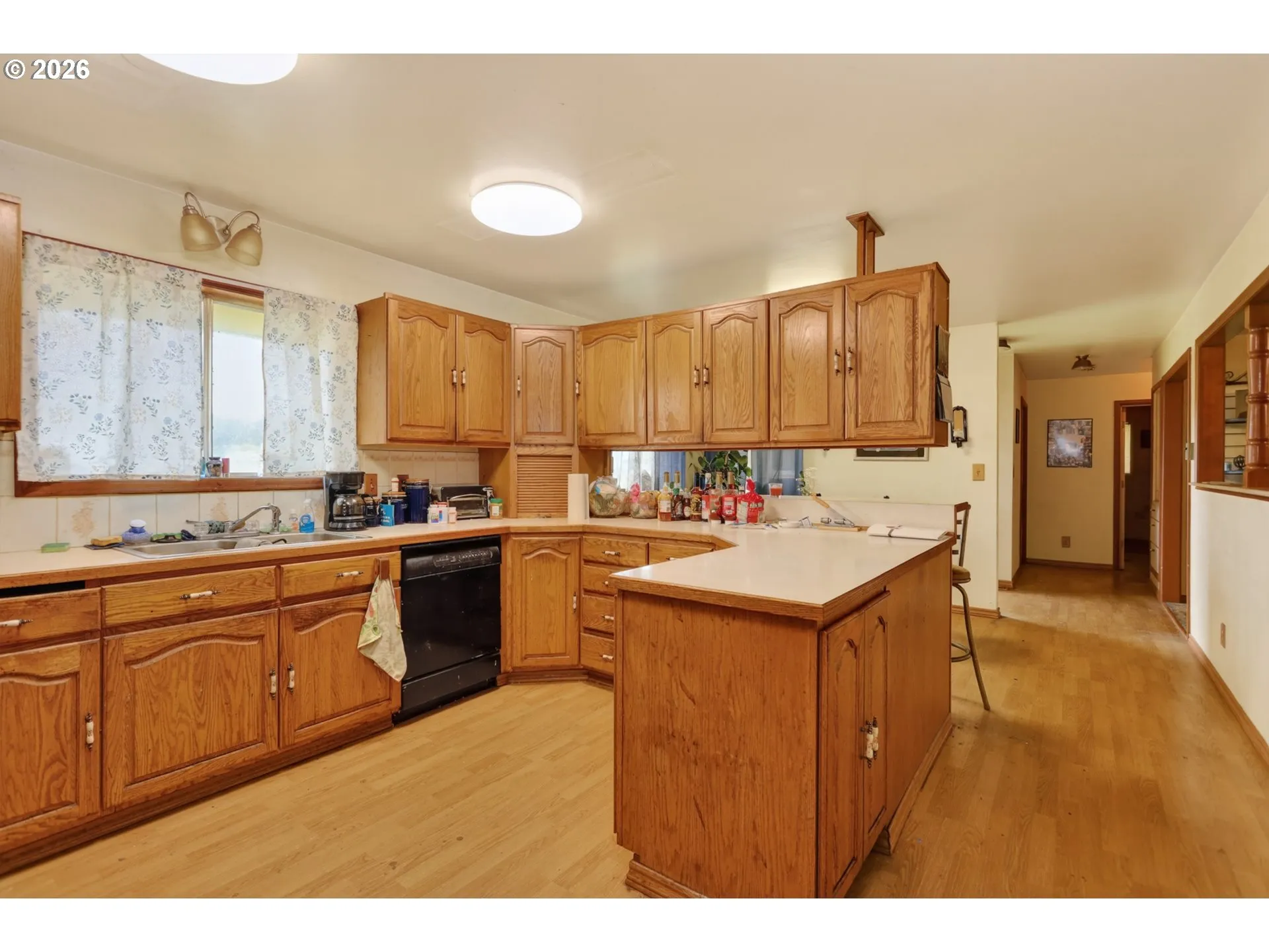 Kitchen-Breakfast Bar
