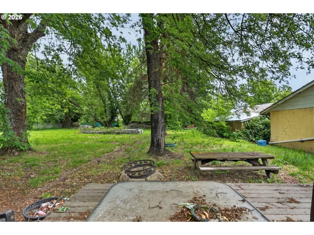 Yard-Back