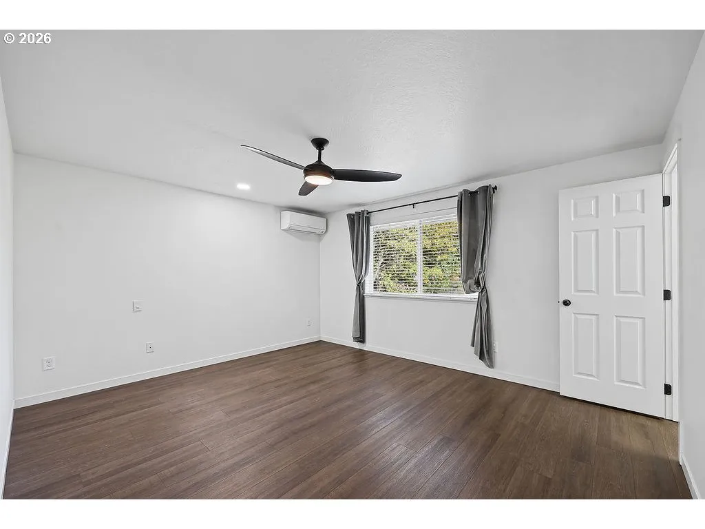 Bedroom, Primary-Ceiling Fan