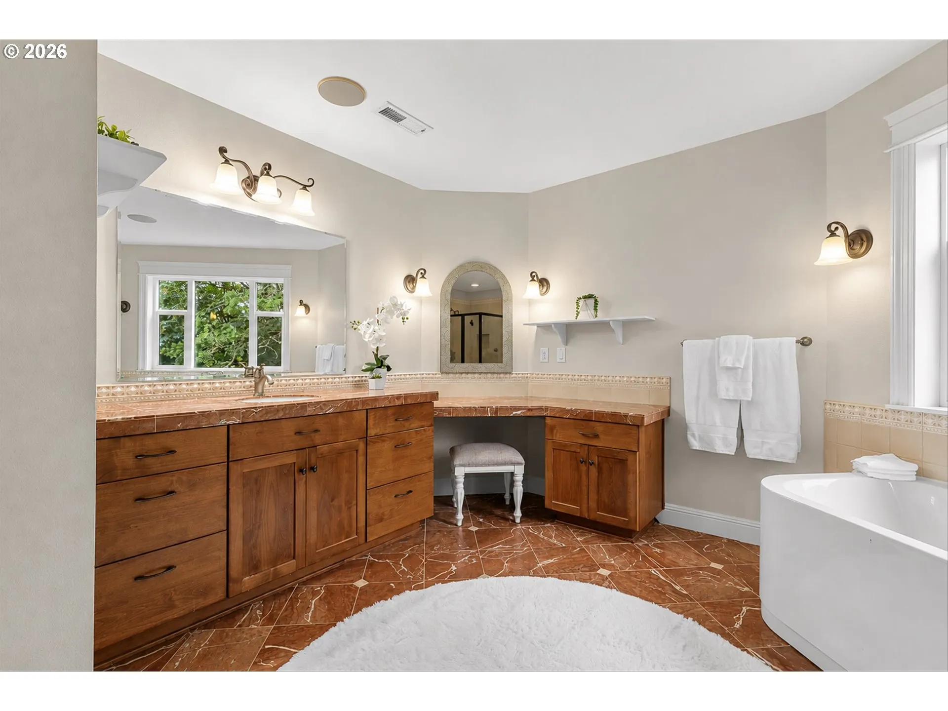 Bathroom, Attached-Garden Tub