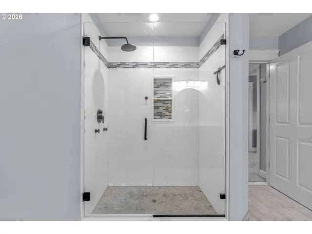 Bathroom-Walk in Shower