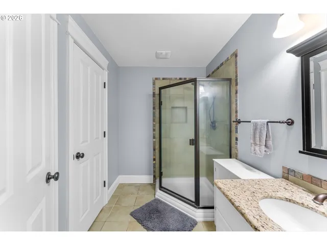 Bathroom, Attached-Lower