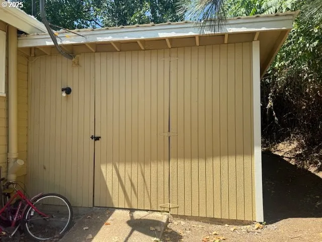 Shed