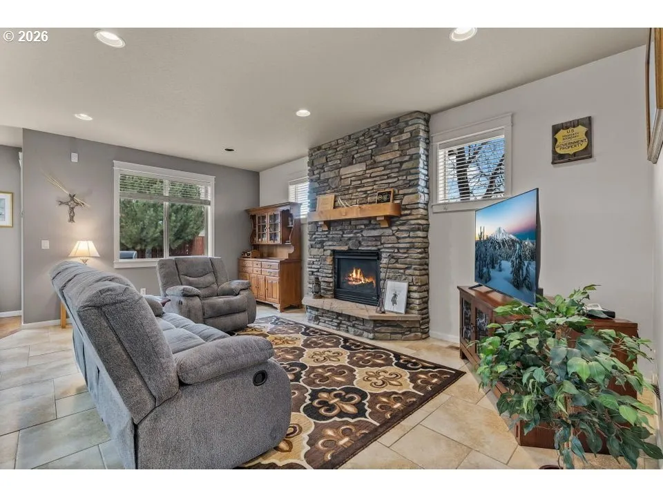 Living Room-Fireplace