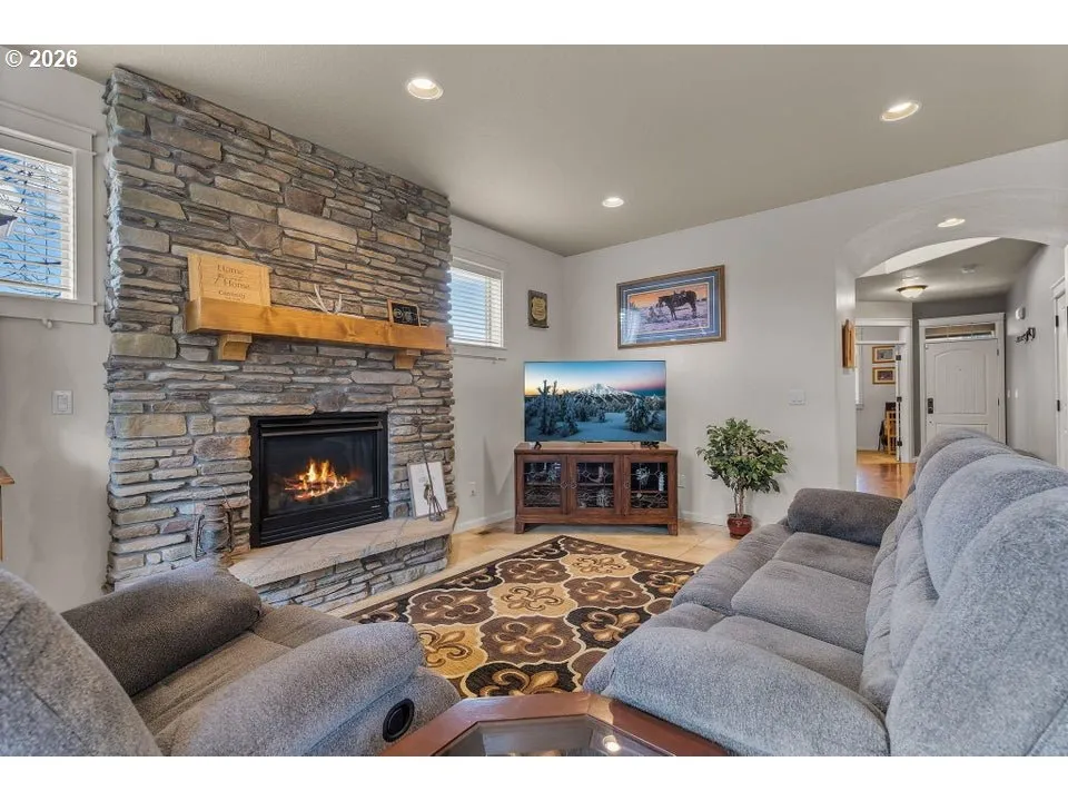 Living Room-Fireplace