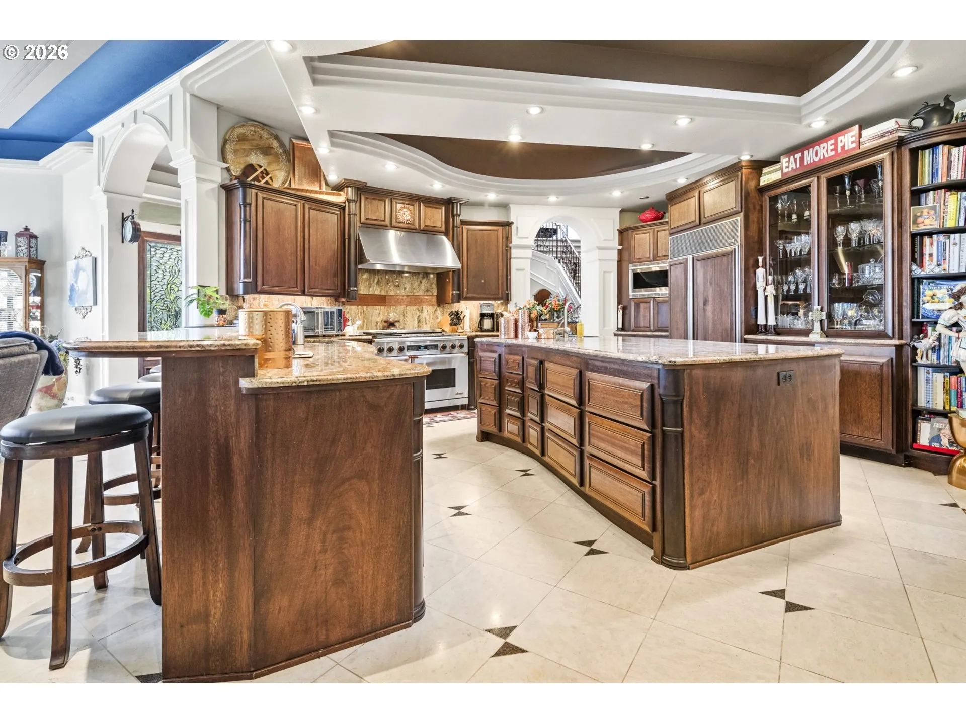 Kitchen-Breakfast Bar