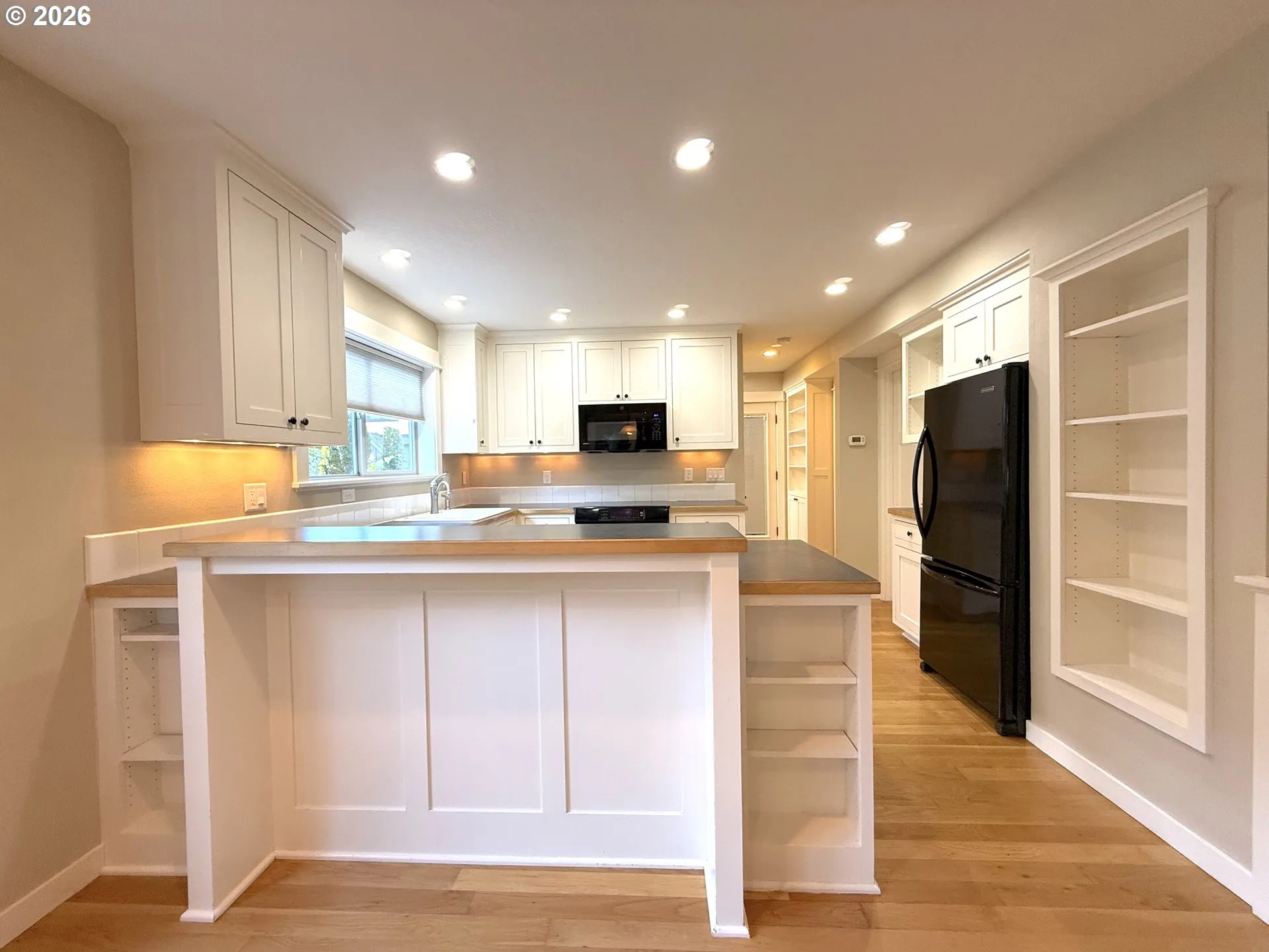 Kitchen-Breakfast Bar