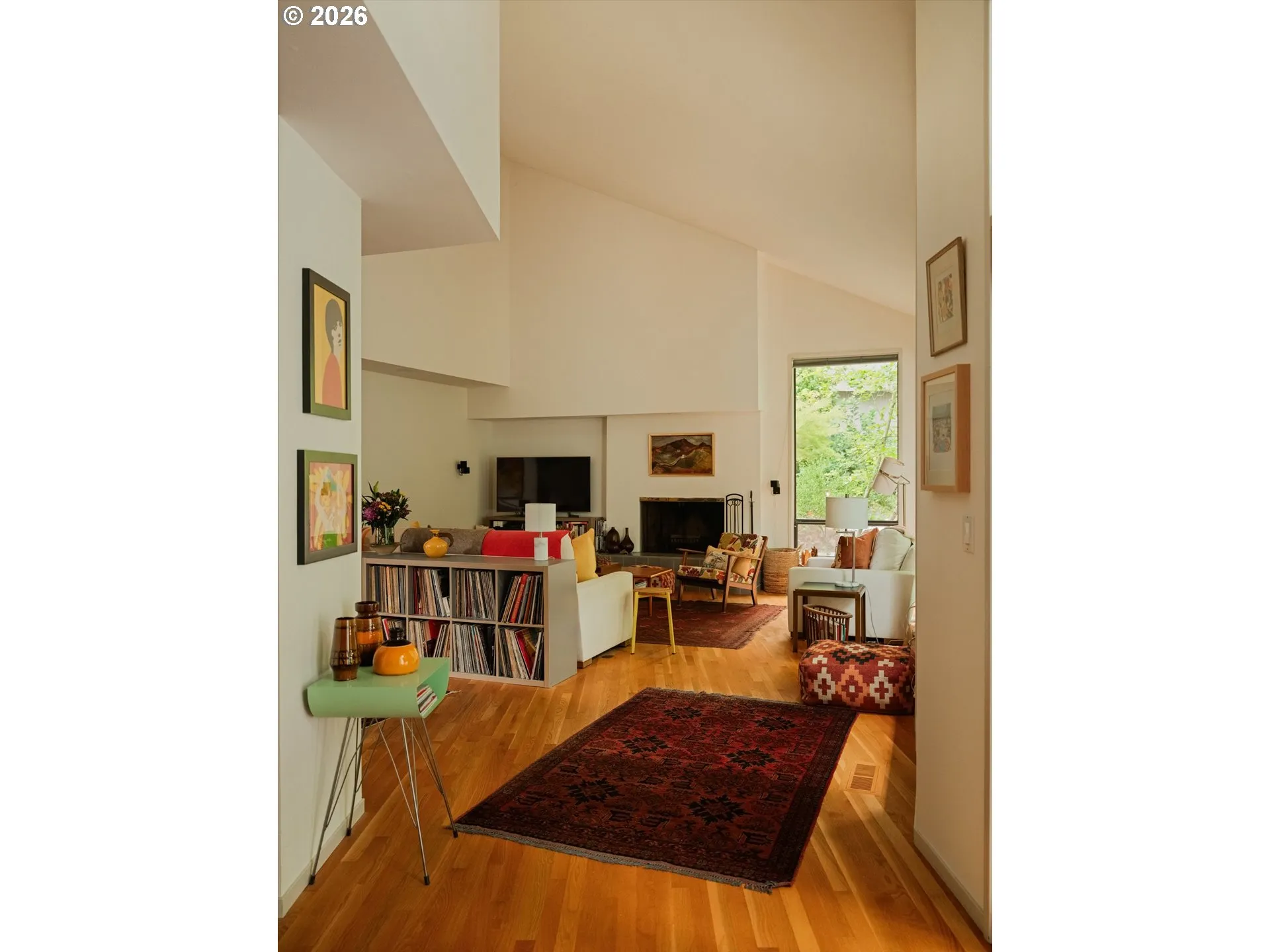 Living Room-Vaulted Ceilings