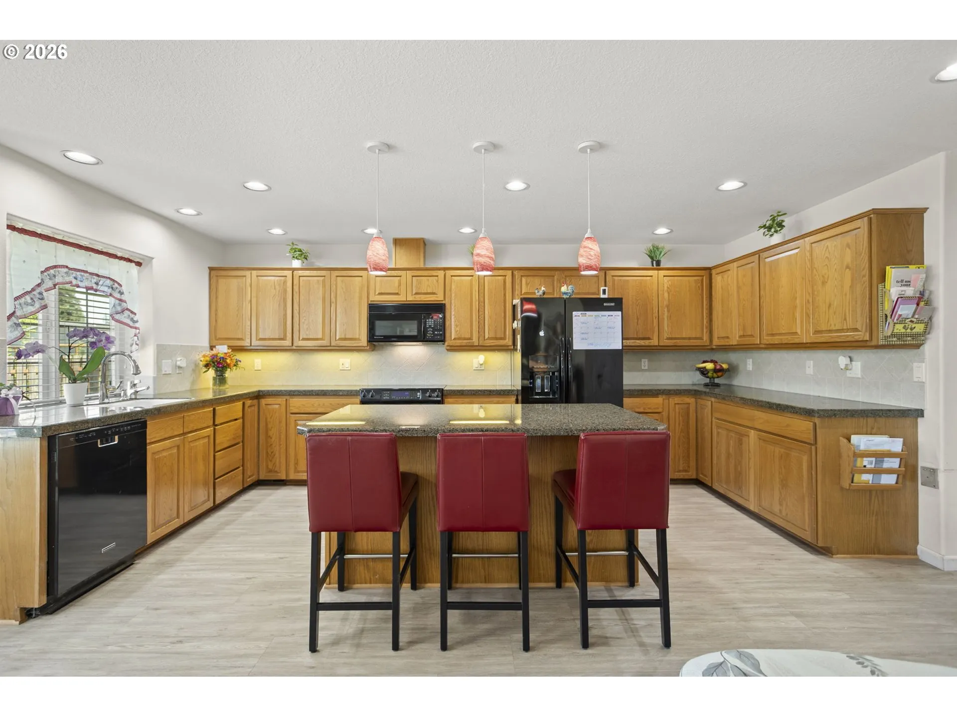 Kitchen-Breakfast Bar