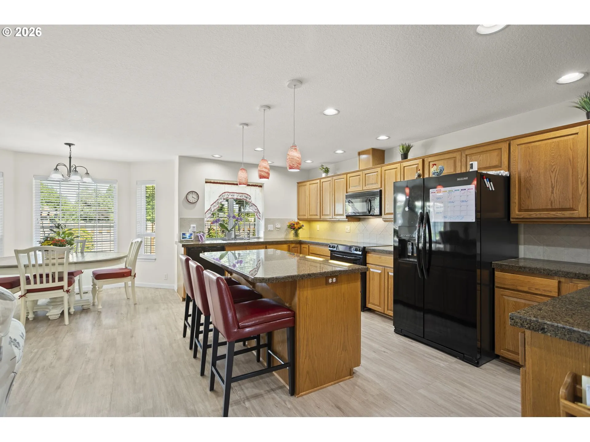 Kitchen-Breakfast Bar