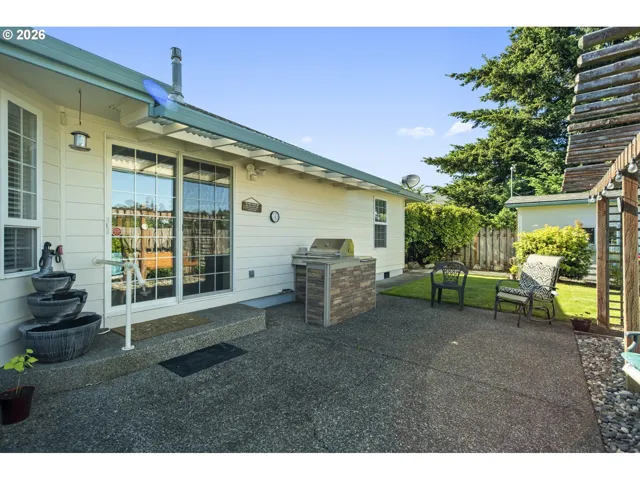 Kitchen/Outside