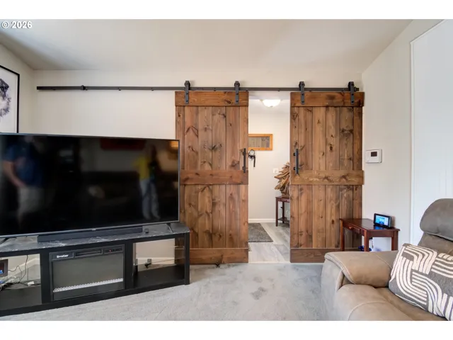 Living Room-Vaulted Ceilings