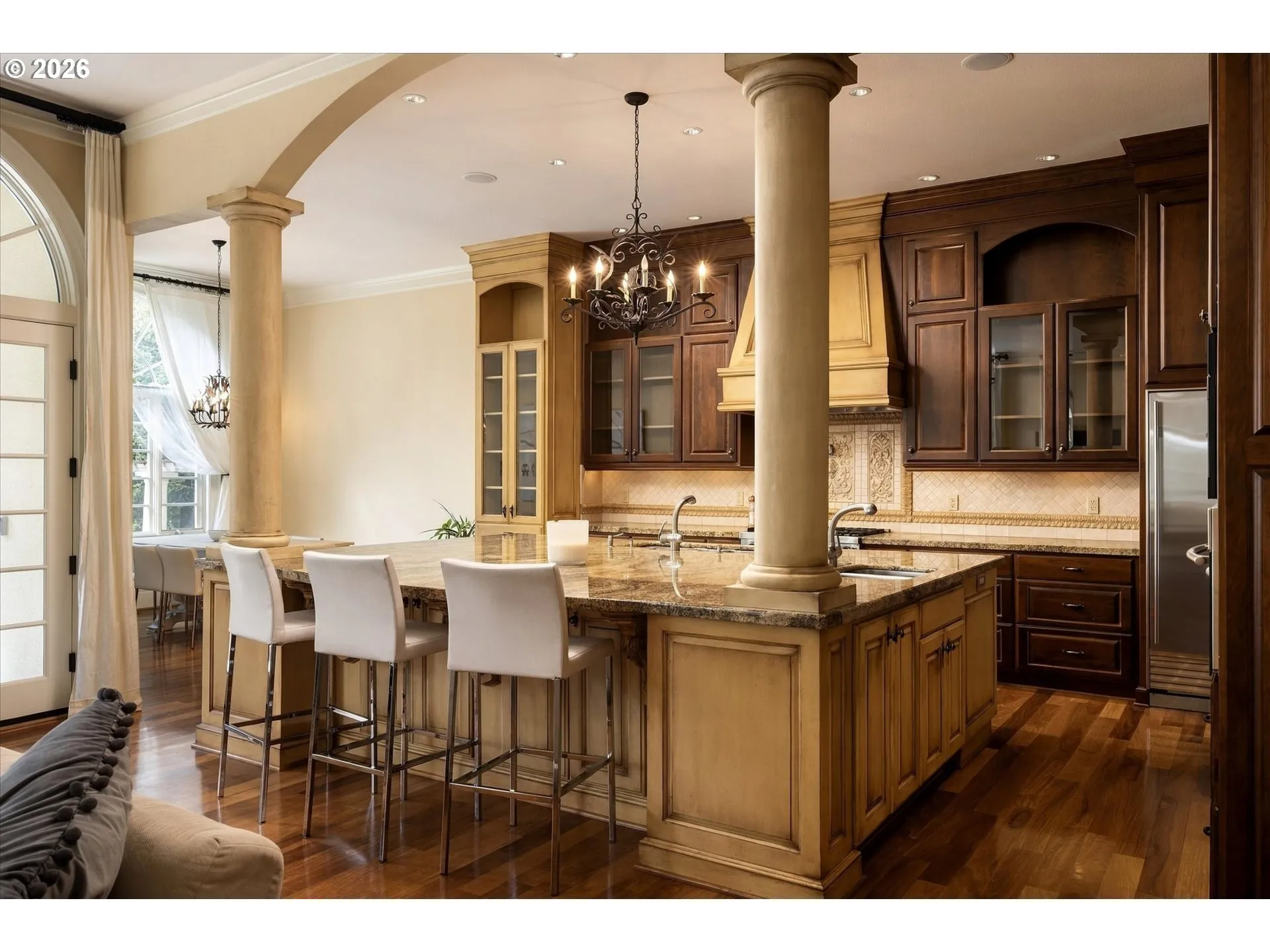 Kitchen-Breakfast Bar