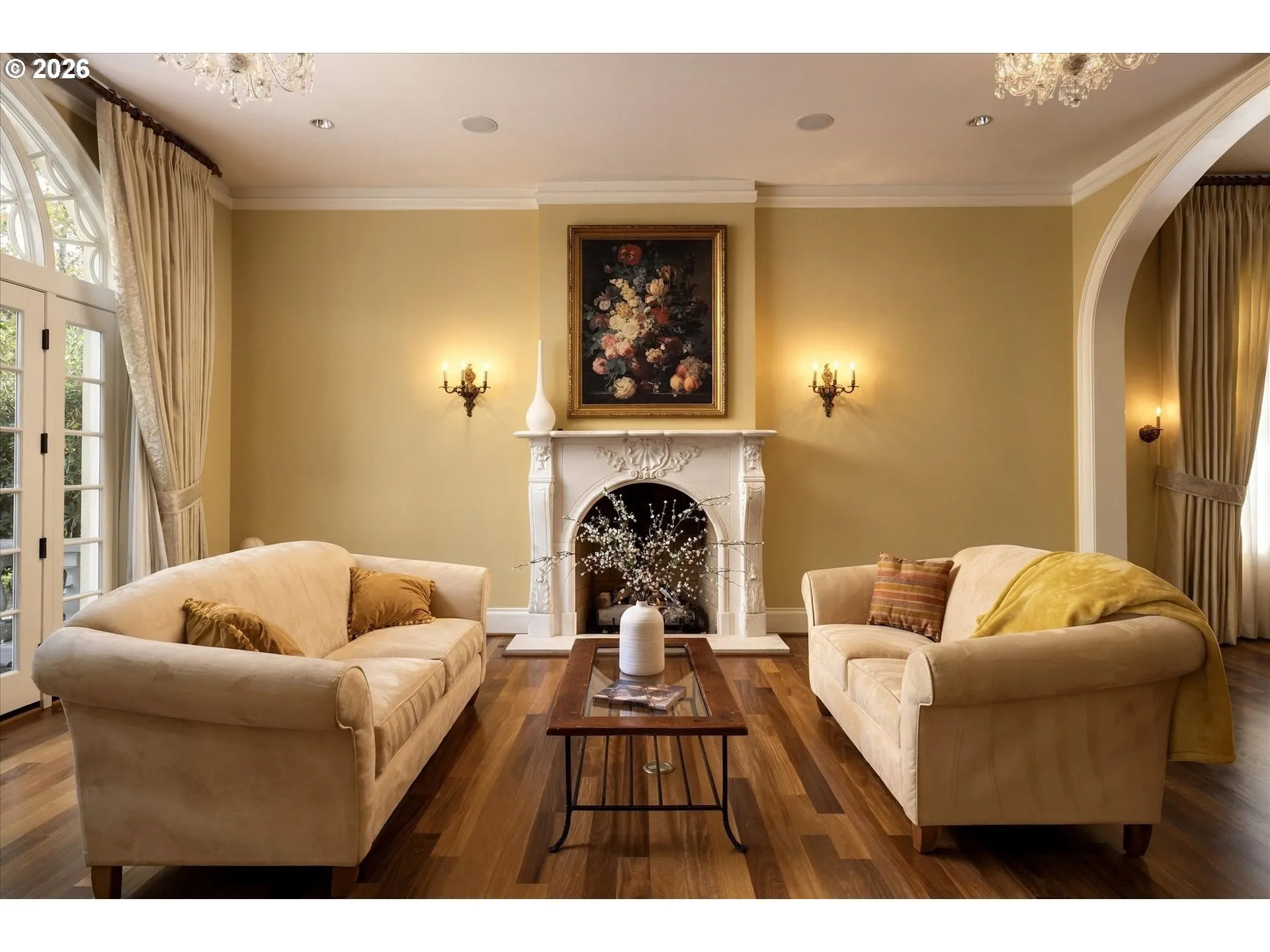 Living Room-Fireplace