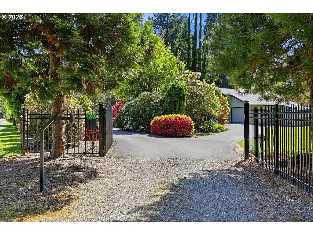 Driveway-Gated