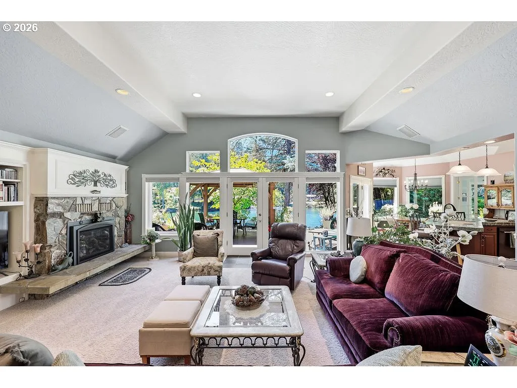 Living Room-Vaulted Ceilings