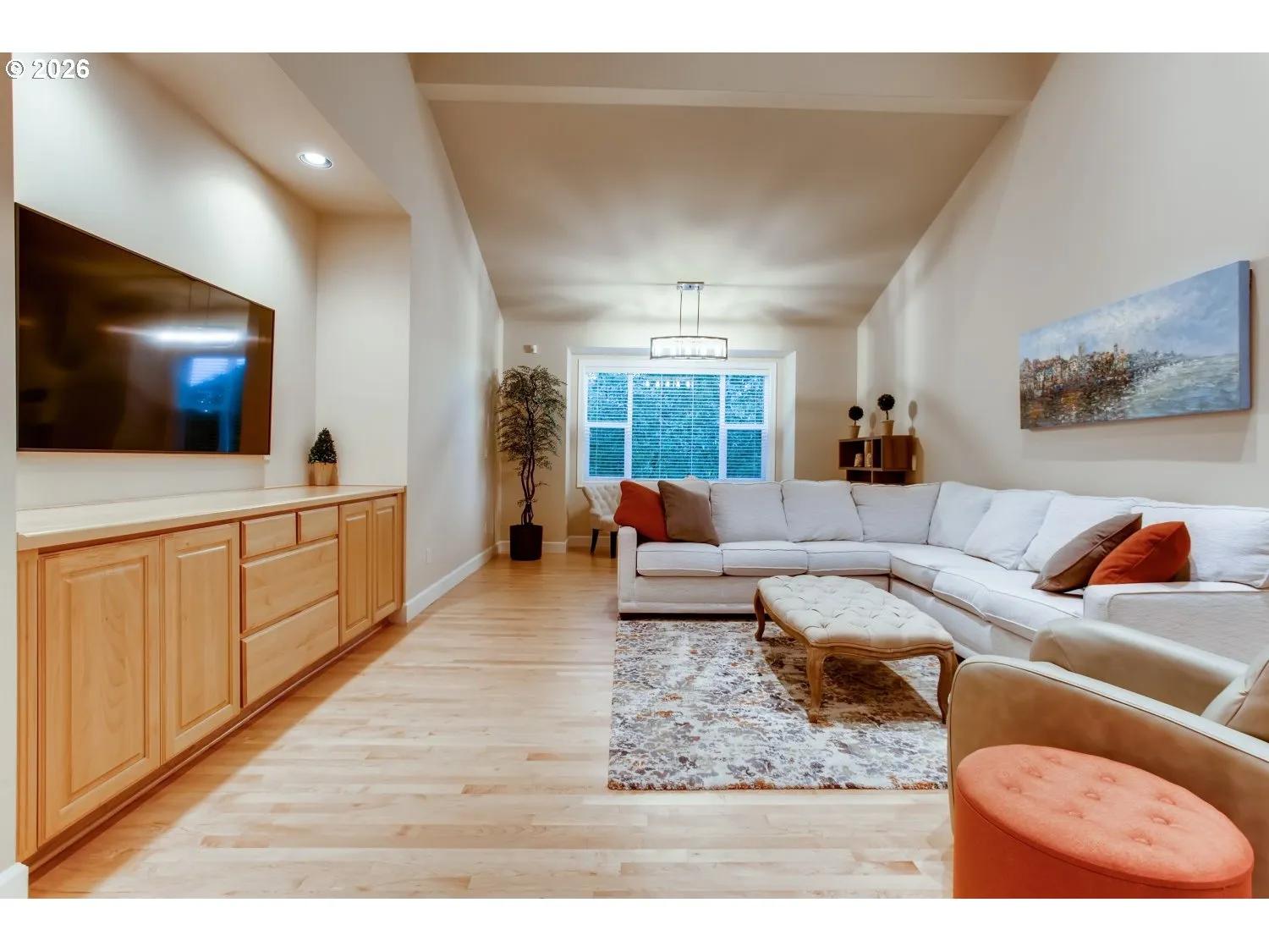 Living Room-Vaulted Ceilings