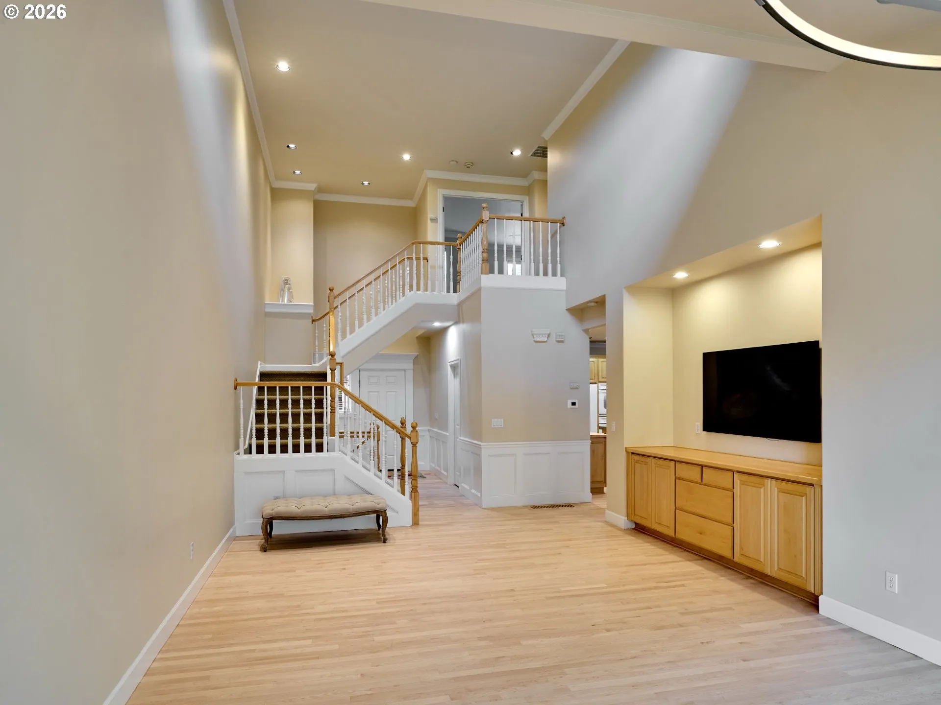 Living Room/Entrance