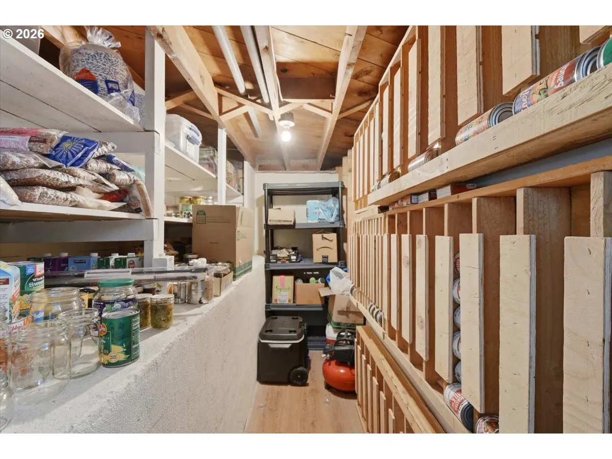 Pantry-Lower