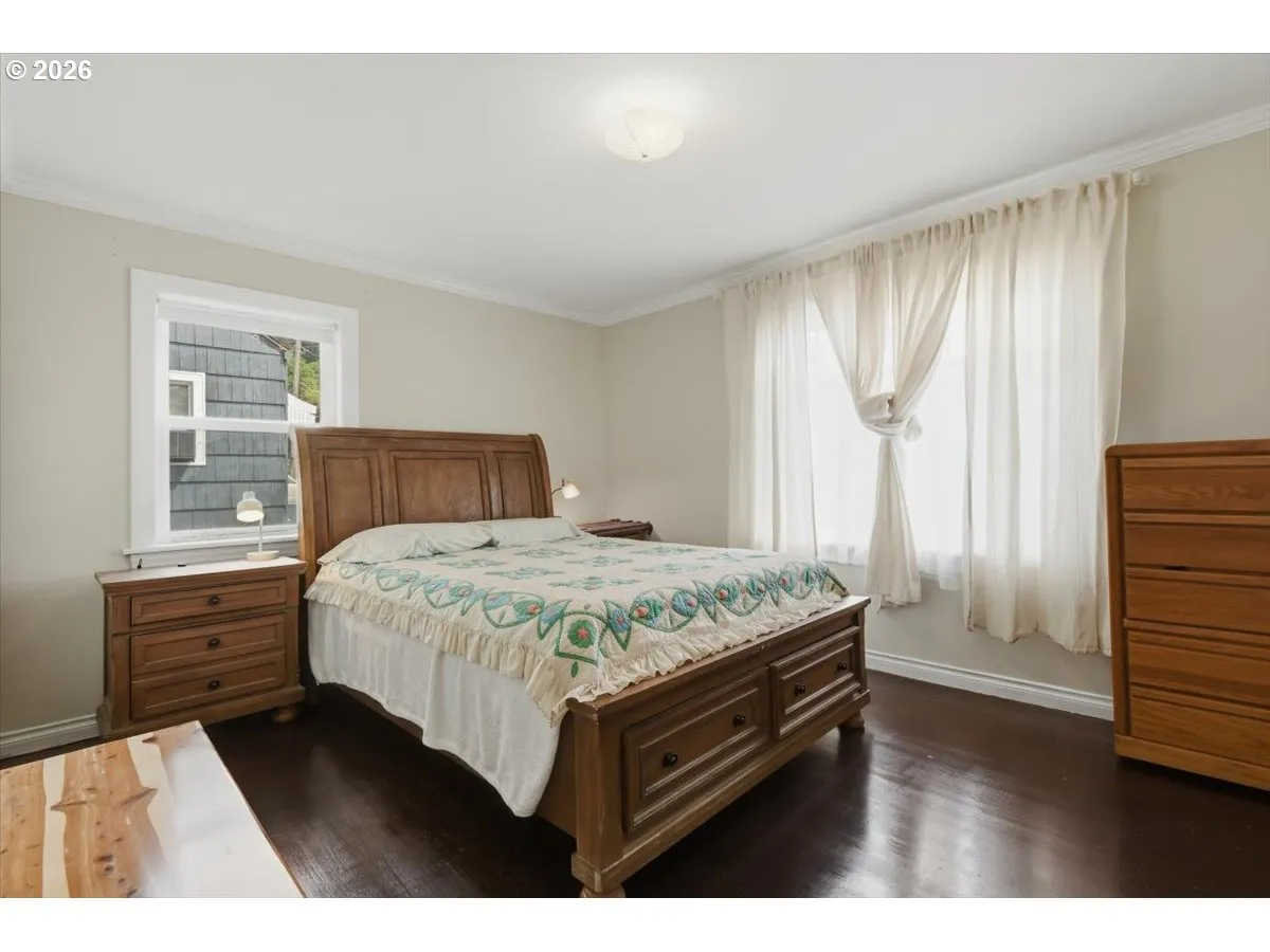 Primary Bedroom-Main