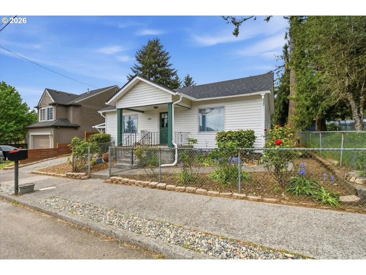 Front Yard-Fenced