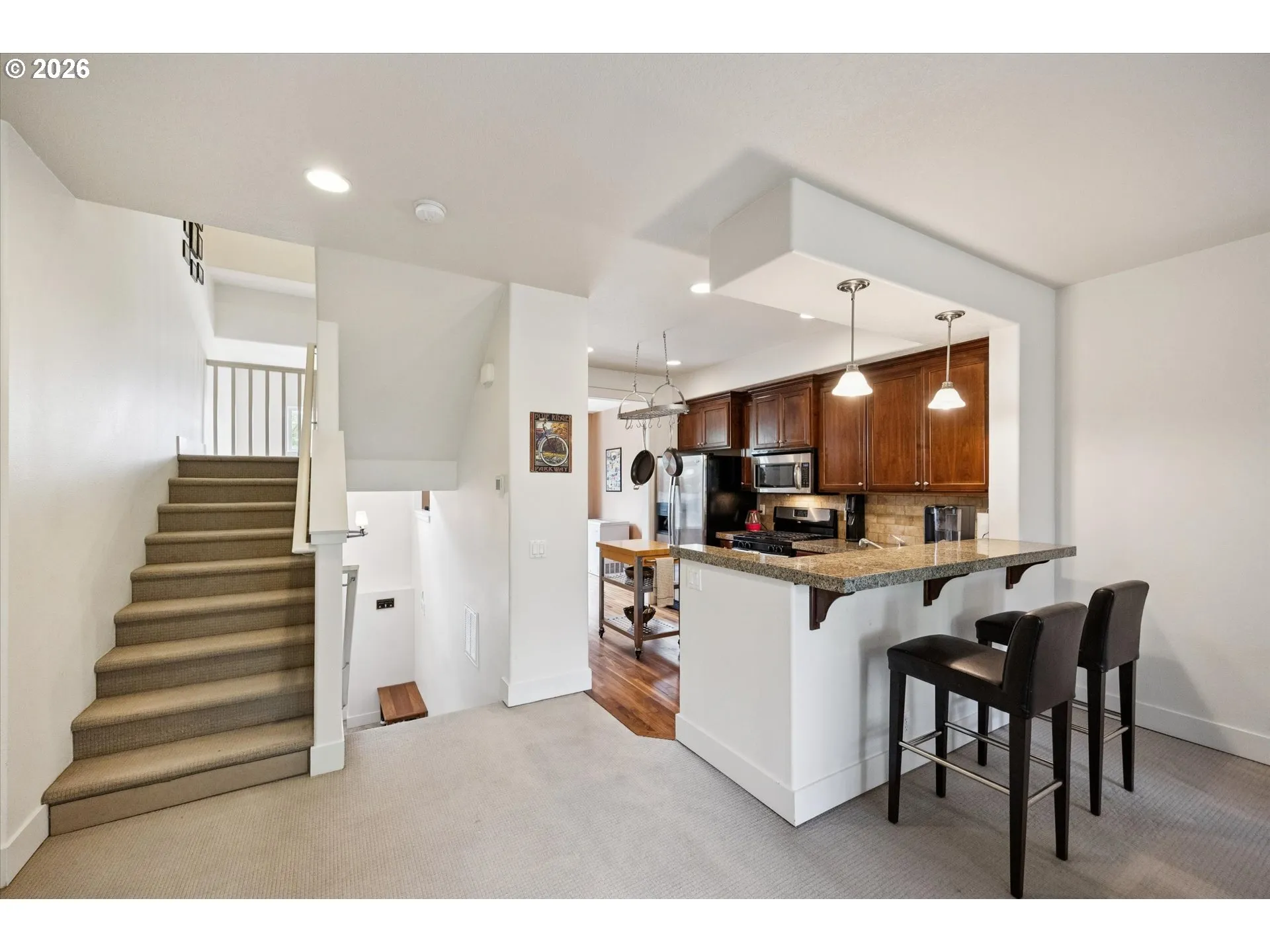 Kitchen-Breakfast Bar