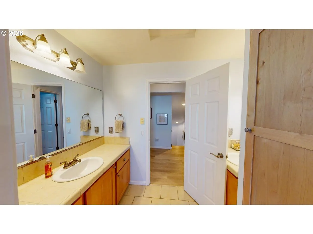 Bathroom-Upper