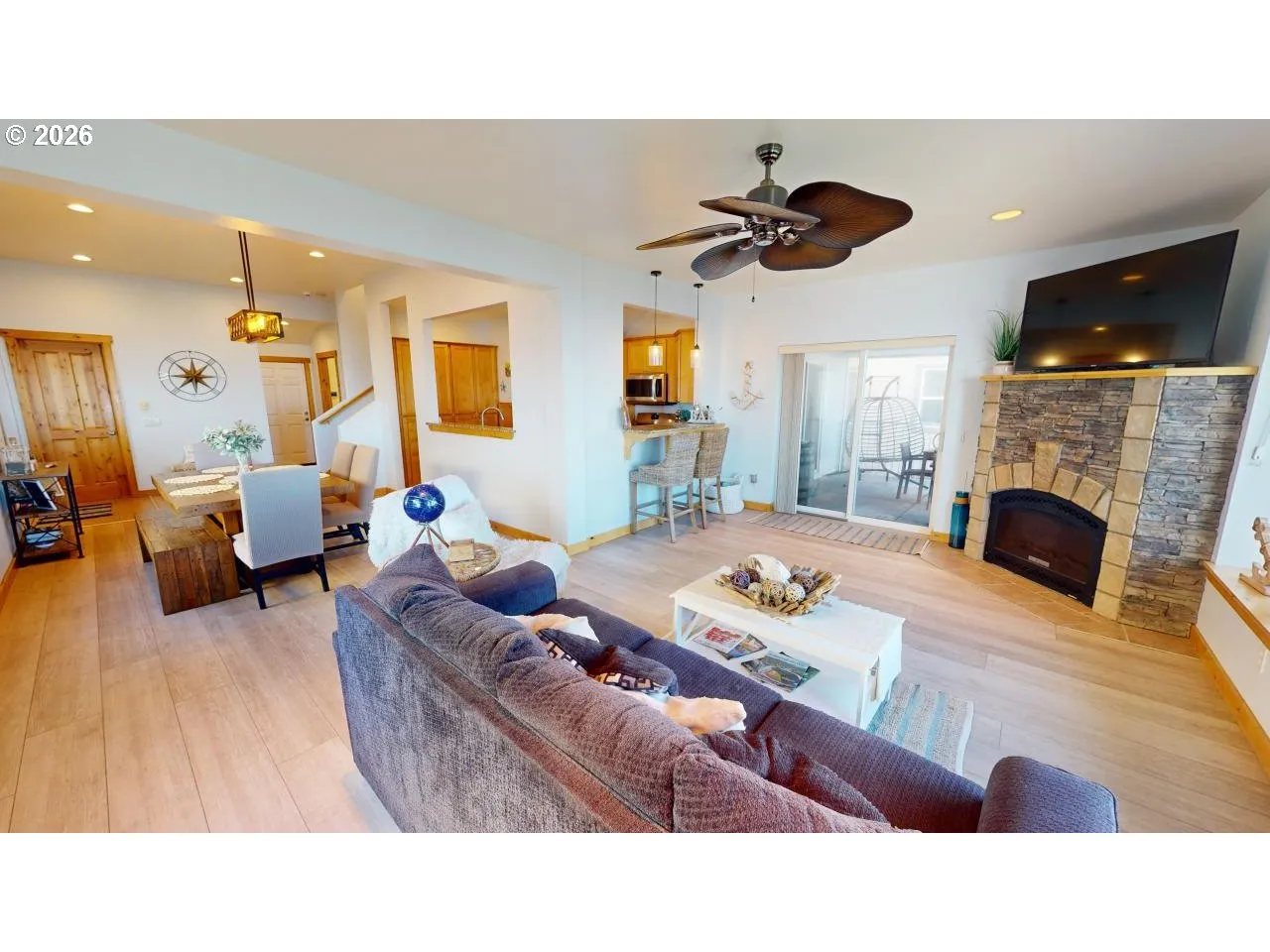 Living Room-Ceiling Fan