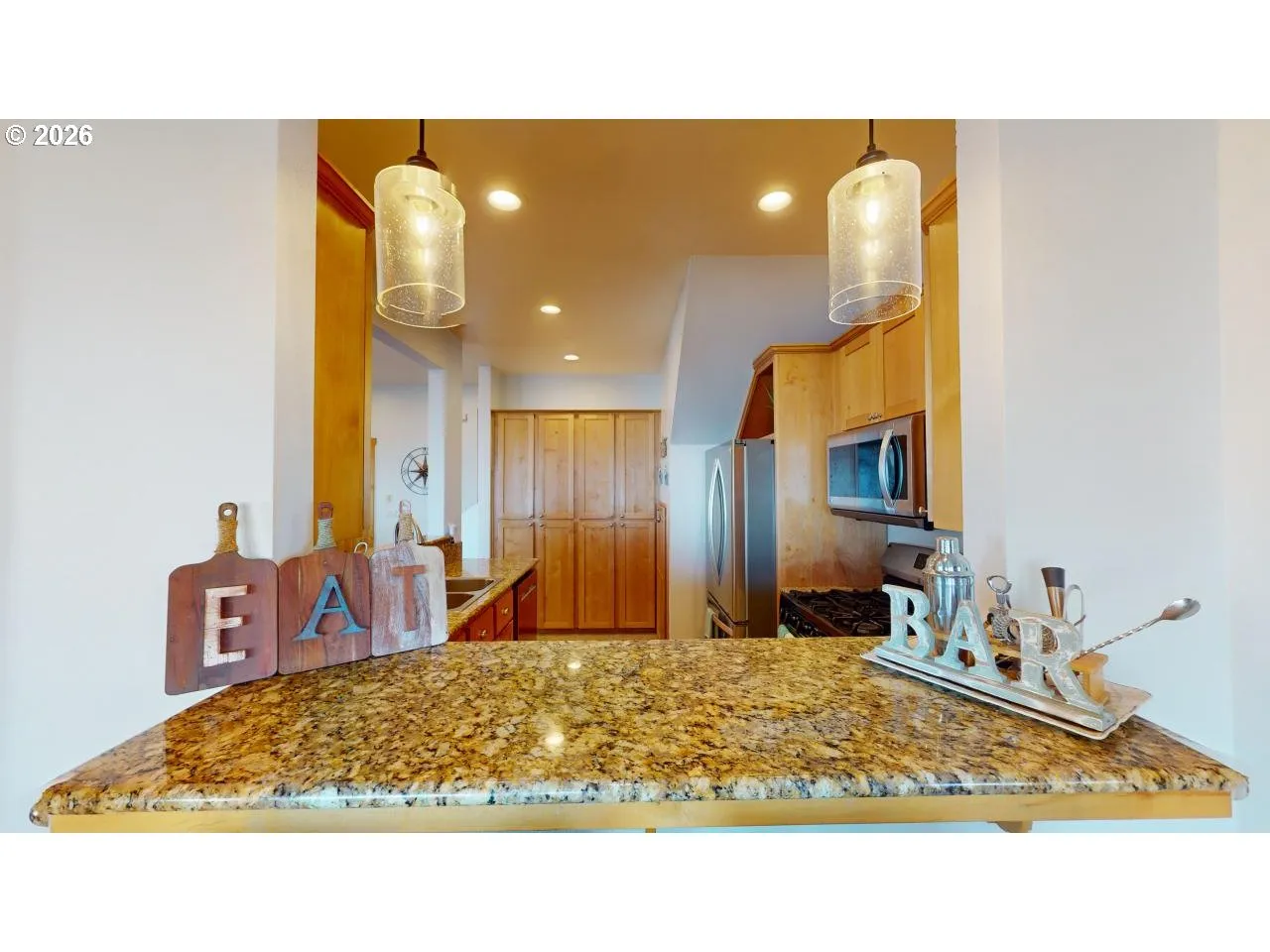Kitchen-Breakfast Bar