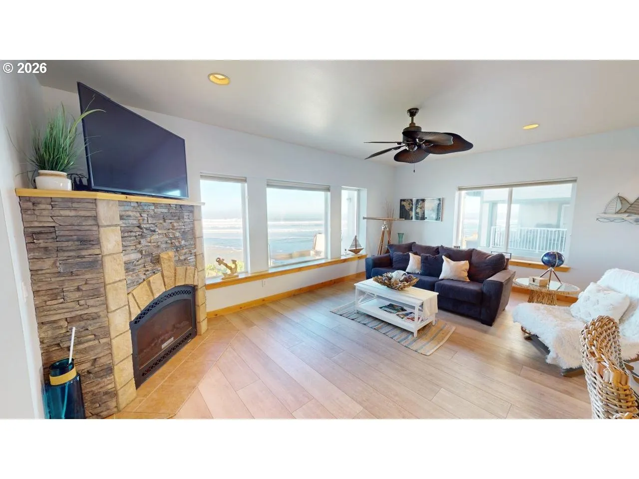 Living Room-Fireplace