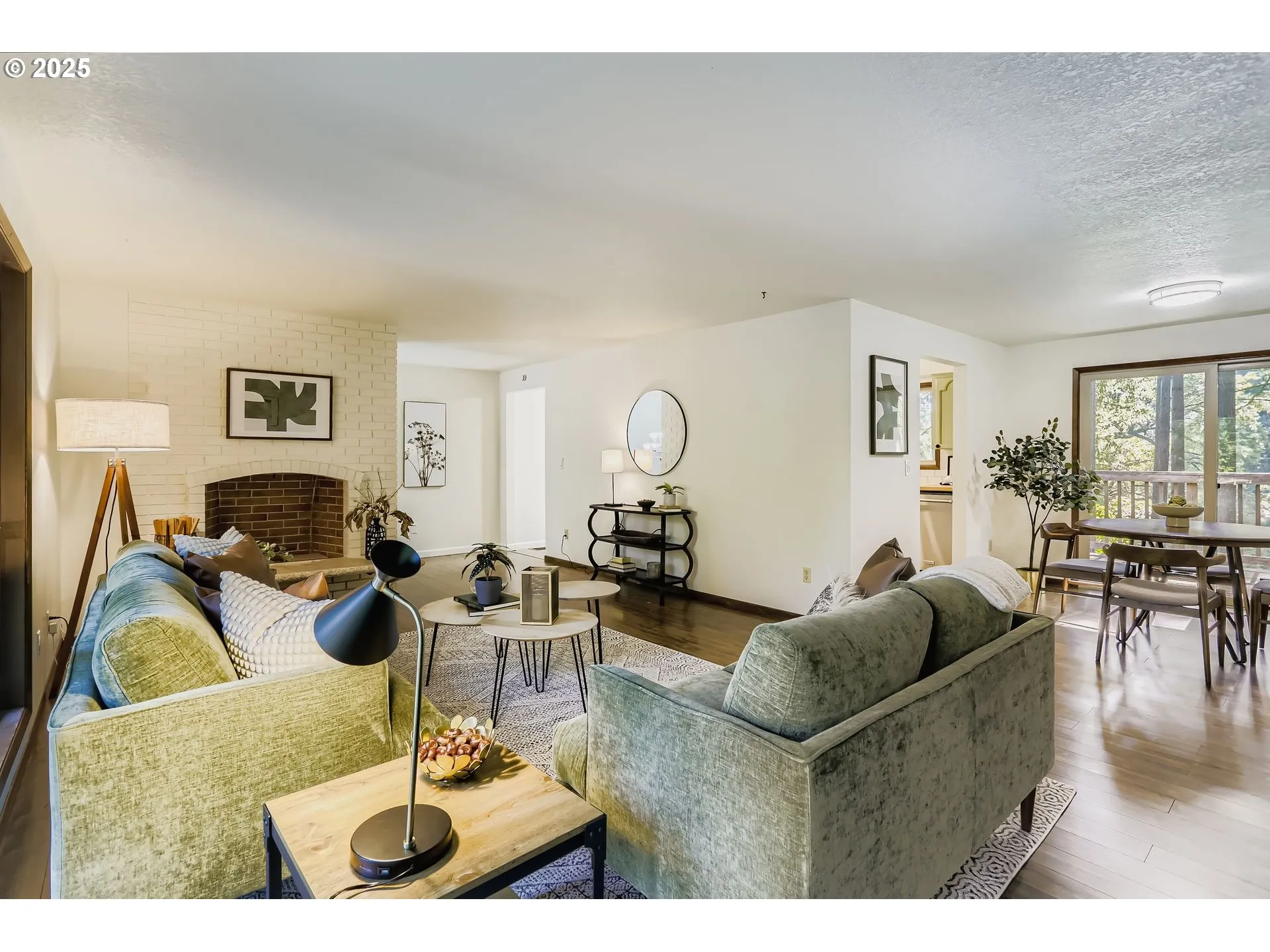 Living Room/Dining Room