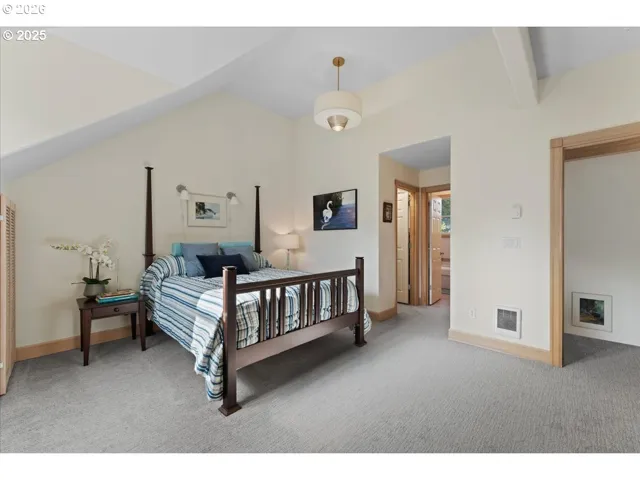 Primary Bedroom-Upper